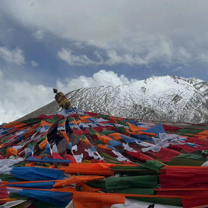 Tibetan_prayer_flags under kailash